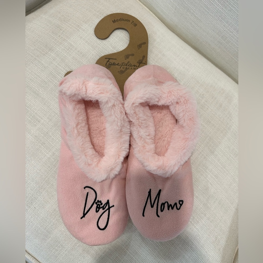 NWT Faceplant Dreams “Dog Mom” Slippers Size 7/8M